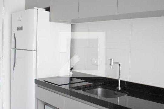 Cozinha de apartamento para alugar com 1 quarto, 19m² em Rebouças, Curitiba