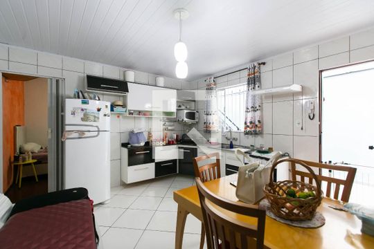 Cozinha  de casa à venda com 2 quartos, 100m² em Vila Carmosina, São Paulo