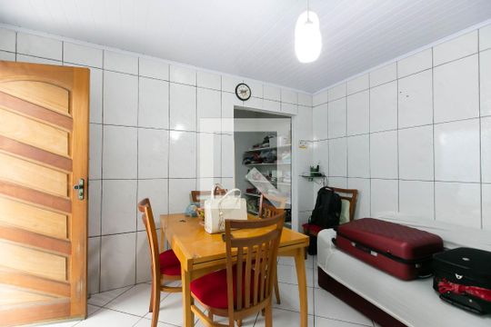 Cozinha  de casa à venda com 2 quartos, 100m² em Vila Carmosina, São Paulo