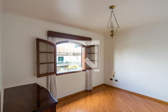 Suíte de casa à venda com 3 quartos, 250m² em Vila Canero, São Paulo