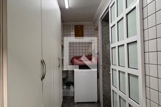 Lavanderia de casa à venda com 4 quartos, 350m² em Vila Madalena, São Paulo