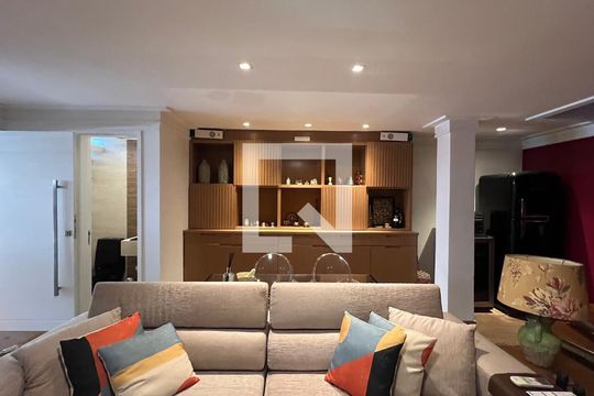 Sala de casa à venda com 4 quartos, 350m² em Vila Madalena, São Paulo