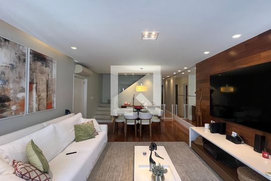 Sala de TV de casa à venda com 4 quartos, 350m² em Vila Madalena, São Paulo