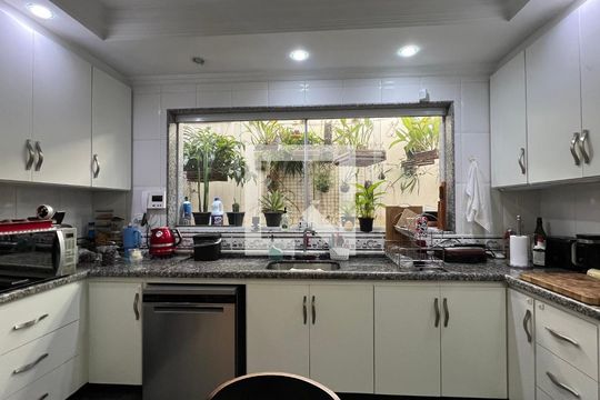 Cozinha de casa à venda com 4 quartos, 350m² em Vila Madalena, São Paulo