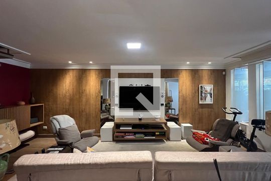 Sala de casa à venda com 4 quartos, 350m² em Vila Madalena, São Paulo