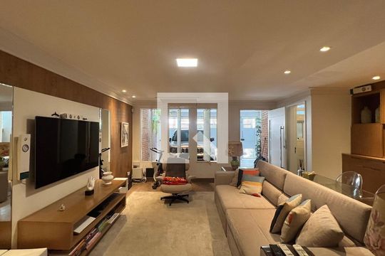 Sala de casa à venda com 4 quartos, 350m² em Vila Madalena, São Paulo