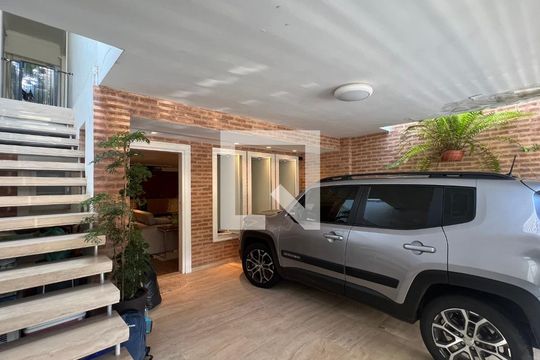Garagem de casa à venda com 4 quartos, 350m² em Vila Madalena, São Paulo