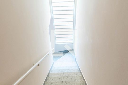 Escadas de casa à venda com 2 quartos, 121m² em Jardim Peri, São Paulo