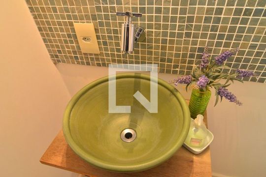 Lavabo de casa à venda com 5 quartos, 240m² em Nossa Senhora das Gracas, Canoas