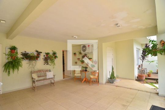 Garagem de casa à venda com 5 quartos, 240m² em Nossa Senhora das Gracas, Canoas