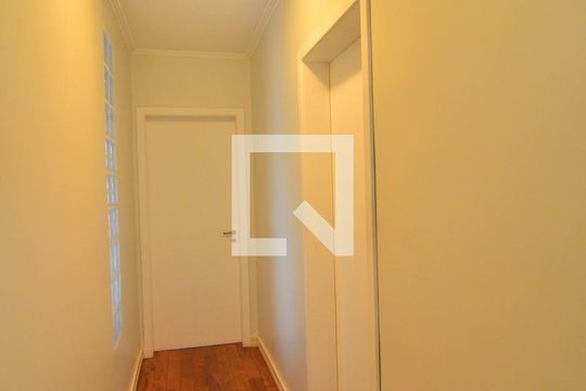 Corredor de casa à venda com 5 quartos, 240m² em Nossa Senhora das Gracas, Canoas