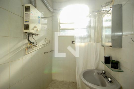 Banheiro  de apartamento para alugar com 1 quarto, 50m² em Copacabana, Rio de Janeiro