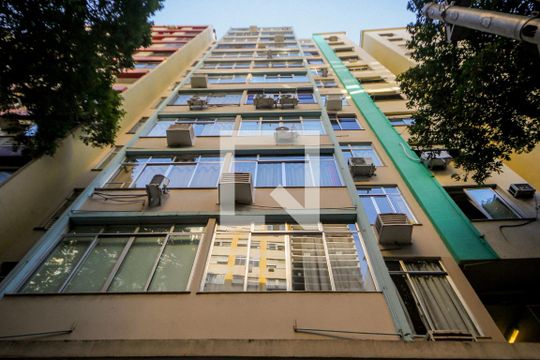Fachada  de apartamento para alugar com 1 quarto, 50m² em Copacabana, Rio de Janeiro
