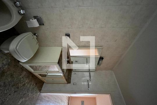 Banheiro da Suíte de apartamento à venda com 4 quartos, 240m² em Centro Histórico, Porto Alegre
