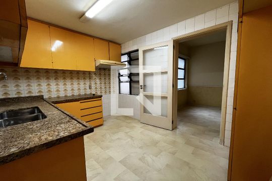Cozinha de apartamento à venda com 4 quartos, 240m² em Centro Histórico, Porto Alegre