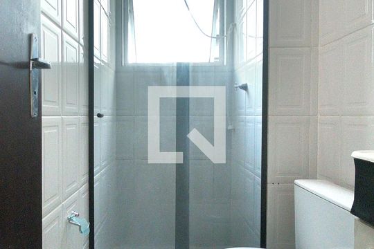 Banheiro de apartamento para alugar com 2 quartos, 50m² em Vila Leonor, Guarulhos