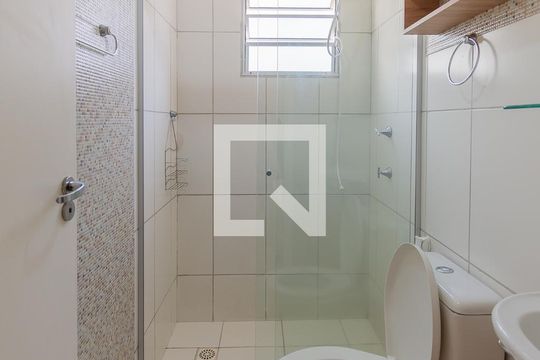 Banheiro de apartamento à venda com 2 quartos, 53m² em Loteamento Parque São Martinho, Campinas