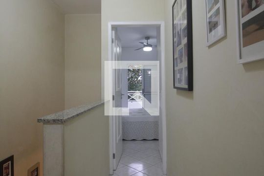 Corredor de casa à venda com 3 quartos, 155m² em Vila Morse, São Paulo