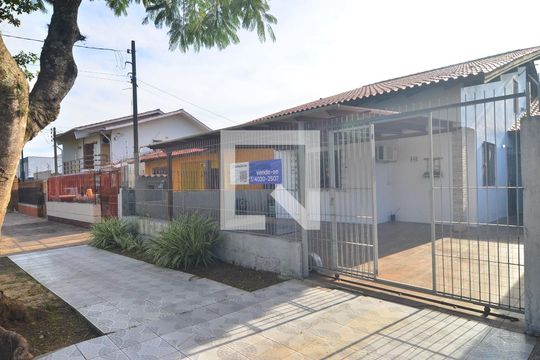 Fachada de casa à venda com 3 quartos, 150m² em Nossa Senhora das Gracas, Canoas
