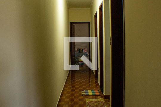 Corredor de casa à venda com 4 quartos, 220m² em Vila Fachini, São Paulo