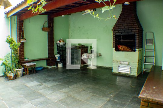 Churrasqueira de casa para alugar com 4 quartos, 220m² em Vila Fachini, São Paulo