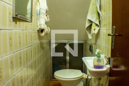 Lavabo de casa à venda com 4 quartos, 220m² em Vila Fachini, São Paulo