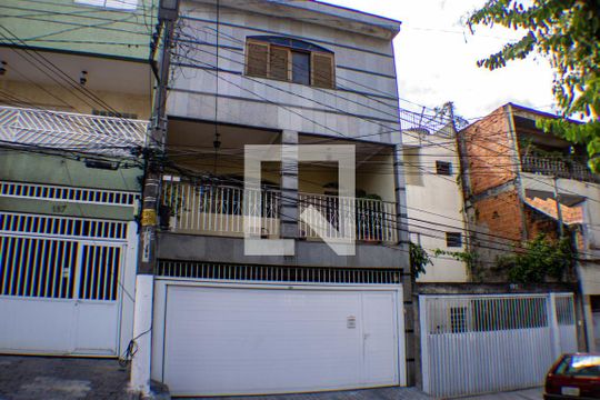 Fachada de casa à venda com 4 quartos, 220m² em Vila Fachini, São Paulo
