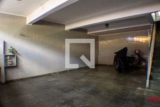 Garagem de casa à venda com 4 quartos, 220m² em Vila Fachini, São Paulo
