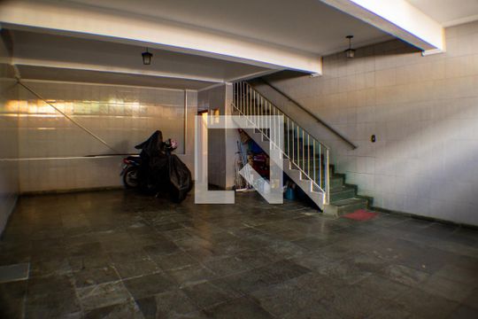 Garagem de casa à venda com 4 quartos, 220m² em Vila Fachini, São Paulo