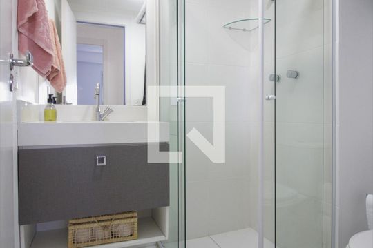 Banheiro de apartamento para alugar com 2 quartos, 65m² em Jardim Vazani, São Paulo