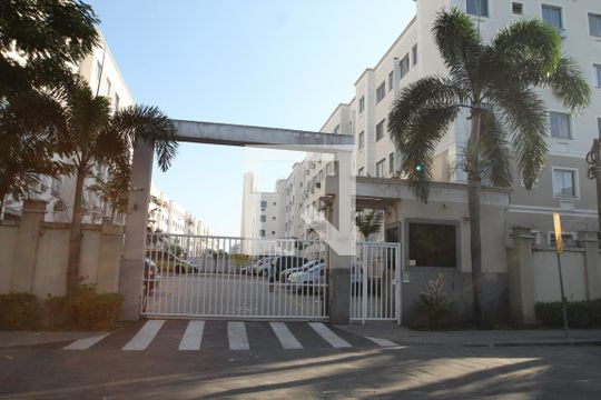 Fachada do Condomínio de apartamento para alugar com 2 quartos, 45m² em Parada de Lucas, Rio de Janeiro