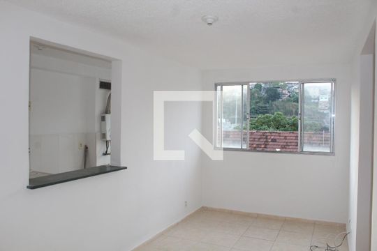 Sala de apartamento para alugar com 2 quartos, 45m² em Parada de Lucas, Rio de Janeiro