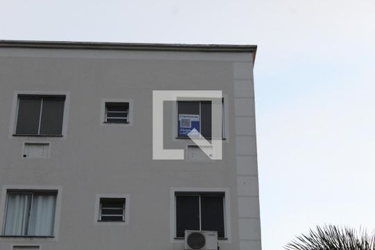 Plaquinha do Quinto Andar de apartamento para alugar com 2 quartos, 45m² em Parada de Lucas, Rio de Janeiro