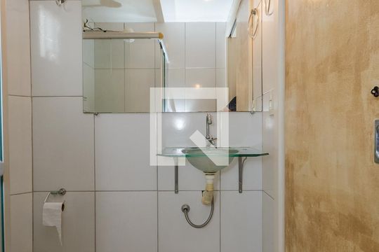 Banheiro de apartamento para alugar com 3 quartos, 60m² em Estoril, Belo Horizonte
