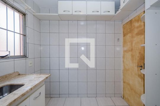 Cozinha de apartamento para alugar com 3 quartos, 60m² em Estoril, Belo Horizonte