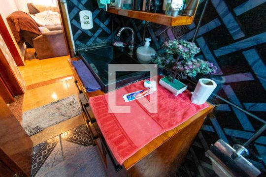Banheiro de apartamento à venda com 2 quartos, 43m² em Jardim Santa Adelia, São Paulo