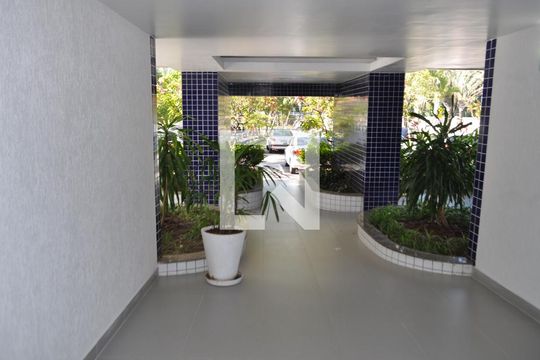 Hall social de apartamento à venda com 2 quartos, 78m² em Barra da Tijuca, Rio de Janeiro