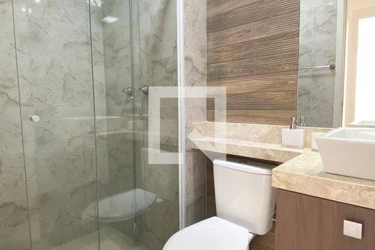 Banheiro de apartamento para alugar com 3 quartos, 69m² em Vila São João, Barueri