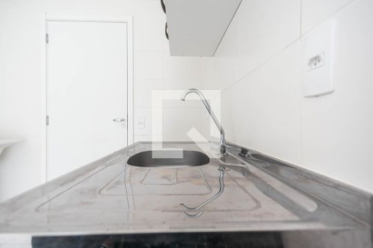 Cozinha de apartamento para alugar com 1 quarto, 35m² em Vila Palmeiras, São Paulo
