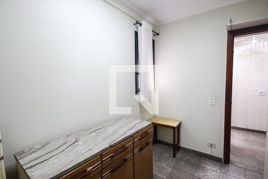 Quarto de serviço de apartamento para alugar com 3 quartos, 143m² em Chora Menino, São Paulo