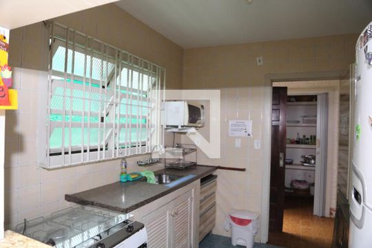 Cozinha de casa para alugar com 4 quartos, 191m² em Jardim Virgínia, Guarujá