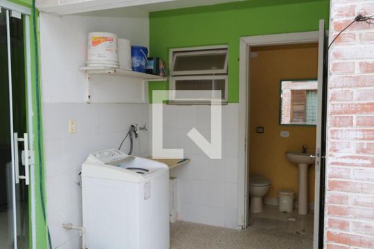 Área de Serviço de casa para alugar com 4 quartos, 191m² em Jardim Virgínia, Guarujá
