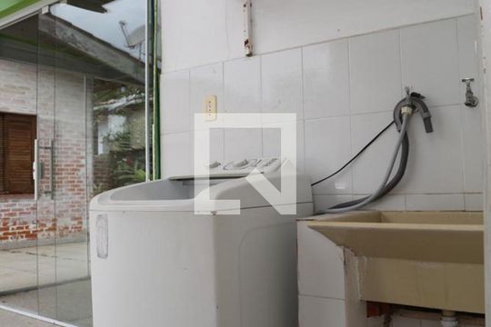 Área de Serviço de casa para alugar com 4 quartos, 191m² em Jardim Virgínia, Guarujá