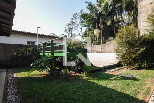 Quintal de casa para alugar com 3 quartos, 600m² em Vila Morumbi, São Paulo