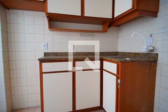 Cozinha e Área de Serviço de apartamento à venda com 2 quartos, 56m² em São João, Porto Alegre