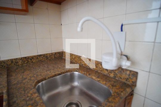 Cozinha de apartamento à venda com 2 quartos, 56m² em São João, Porto Alegre