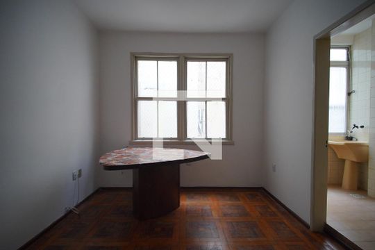 Sala de apartamento à venda com 2 quartos, 56m² em São João, Porto Alegre