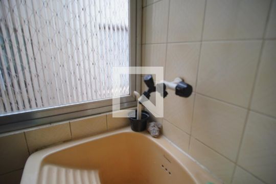 Cozinha e Área de Serviço de apartamento à venda com 2 quartos, 56m² em São João, Porto Alegre
