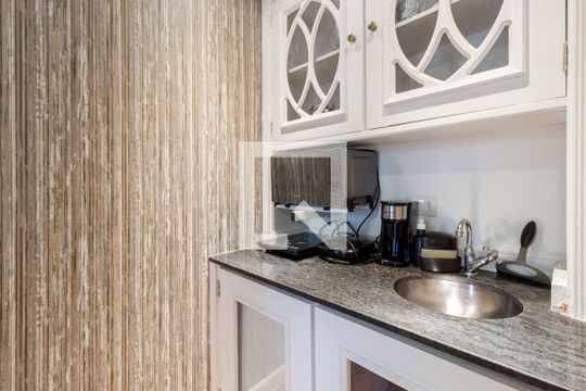 Cozinha de kitnet/studio para alugar com 1 quarto, 37m² em Indianópolis, São Paulo
