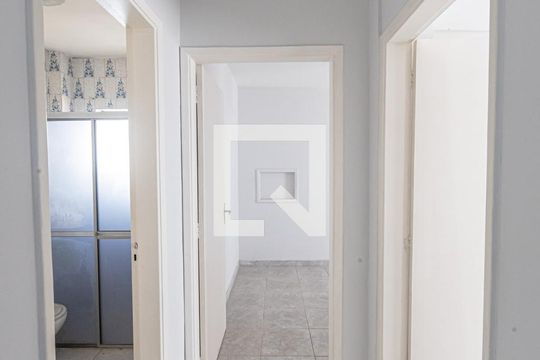 Corredor de apartamento para alugar com 2 quartos, 70m² em Vila Gomes Cardim, São Paulo